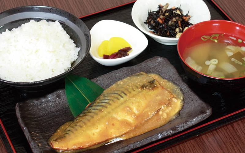 選べるお魚定食（焼魚or煮魚）